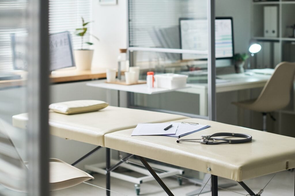 Empty,Medical,Examination,Room,Featuring,Examination,Table,With,Clipboard,And